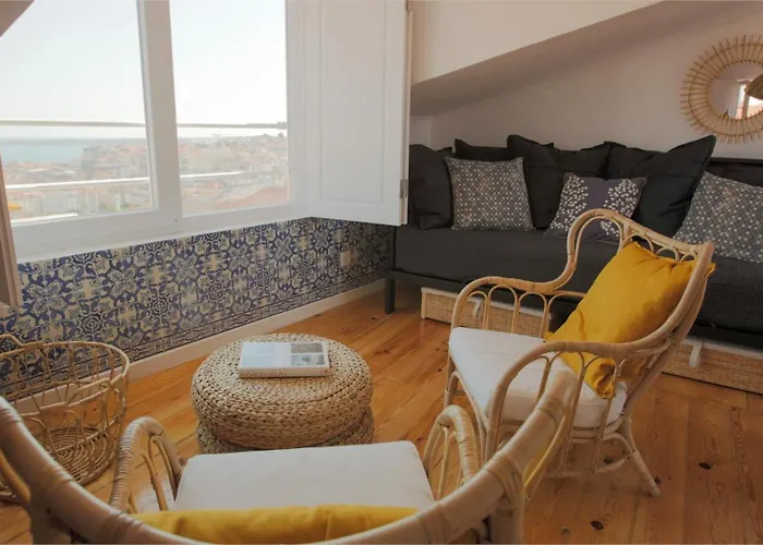 1br W/ Tagus View & Terrace | By Airnest Lisboa