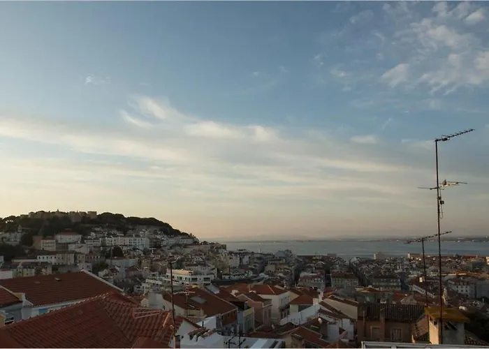شقة 1br W/ Tagus View & Terrace | By Airnest *