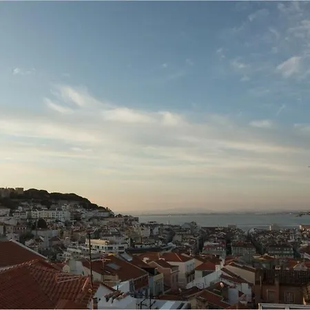 شقة 1br W/ Tagus View & Terrace | By Airnest *