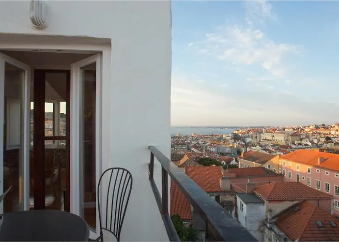 1br W/ Tagus View & Terrace | By Airnest Lägenhet *